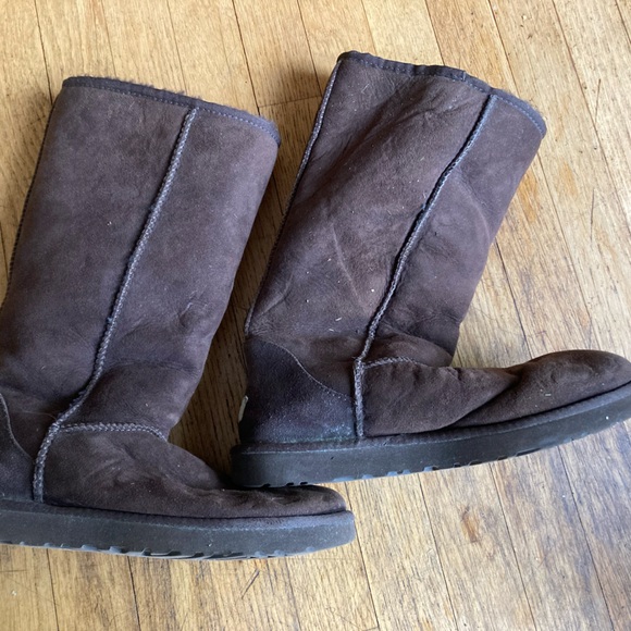 Uggs - Picture 1 of 8